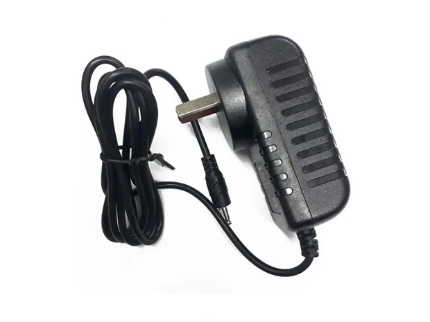 &ua CARGADOR NETBOOK GOBIERNO 12V / 2A PIN 3.5MM 3157D